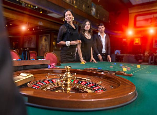 Comparing Slot Mechanics on a trusted online casino Singapore Website